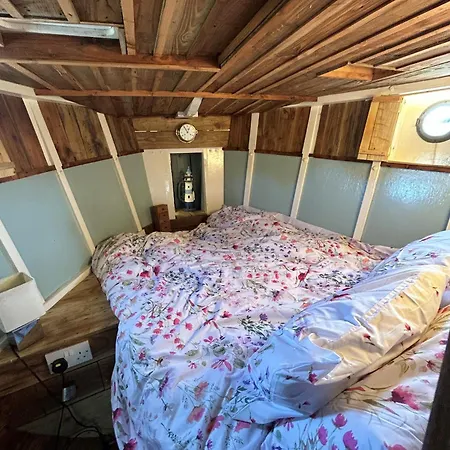 Swallowfield Glamping-Unsinkable Yeovil Esterno foto