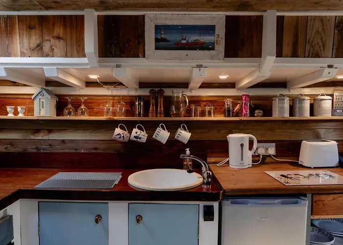 Swallowfield Glamping-Unsinkable