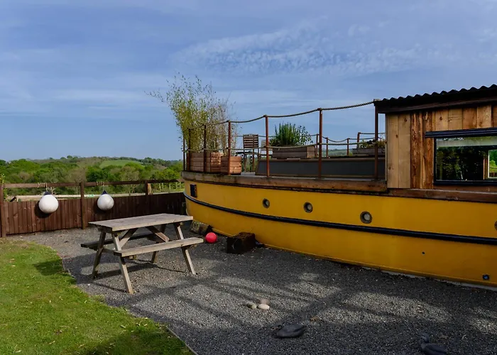 Swallowfield Glamping-Unsinkable