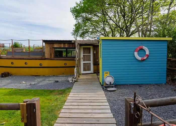 Swallowfield Glamping-Unsinkable