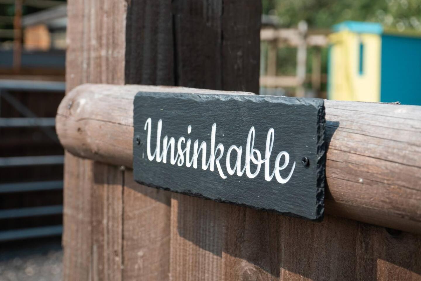 Swallowfield Glamping-unsinkable Campsite Yeovil